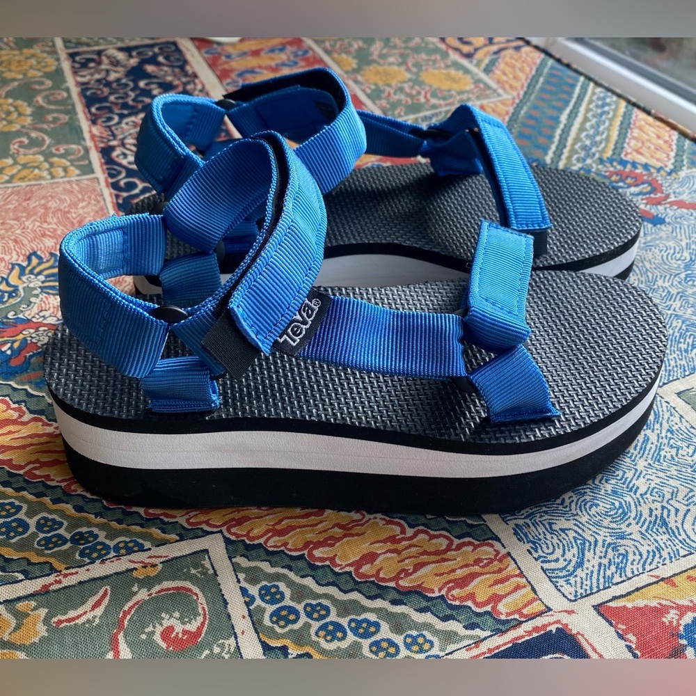Teva Flatform Universal Platform Sandal size 6